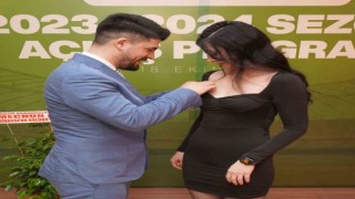 Kendisi gibi hakem eşine kokart sürprizi