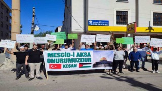 Keşanda cuma namazı çıkışında Filistinde hayatlarını kaybedenler için gıyabi cenaze namazı kılındı