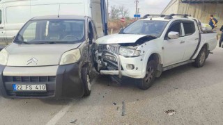 Keşanda kamyonet ile hafif ticari araç çarpıştı: 2 yaralı