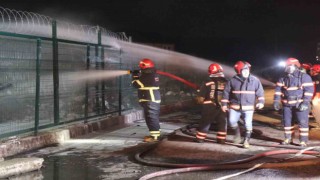 Kimyasal atıkların bulunduğu geri dönüşüm tesisinde korkutan yangın