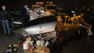 Kocaelide ortalık savaş alanına döndü: 26 araç kazaya karıştı, 13 kişi yaralandı