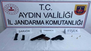 Köşkte ruhsatsız tabanca ele geçirildi