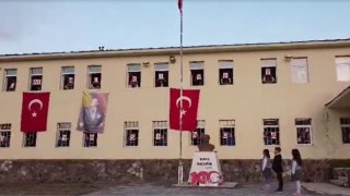 Köy okulu öğretmen ve öğrencilerinden Cumhuriyet klibi