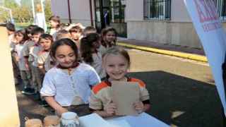 Köy okulundaki 4 bin 300 öğrenciye kağıt yapımı öğretildi
