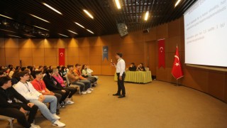 Küçükçekmecede stajyer öğrencilere iş sağlığı ve güvenliği eğitimi