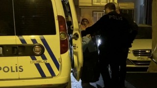 Küfür eden eşine sinirlenip bıçakladı
