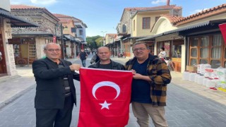 Kula Esnaf Kefalet Kooperatifi esnafa bayrak dağıttı