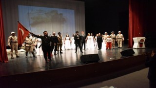 Kurtuluş Destanı Dans Tiyatrosu ayakta alkışlandı