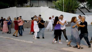 Kuşadalılar 100üncü yılı 100 kişilik vals gösterisi ile kutlayacak