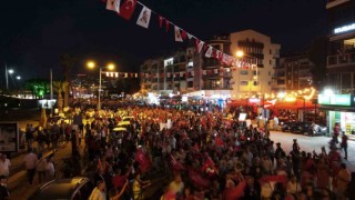 Kuşadasında 35 bin kişilik cumhuriyet korteji