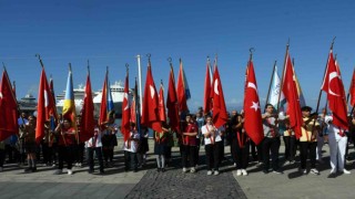 Kuşadasını cumhuriyetin 100. yıl coşkusu sardı