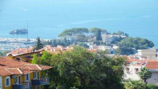 Kuşadasının tarihi oteli yıkıldı