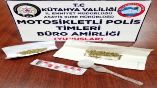 Kütahyada Yunus Timleri bir araçta uyuşturucu ele geçirdi