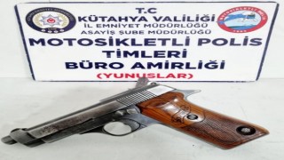 Kütahyada Yunus Timleri ruhsatsız tabanca ele geçirdi