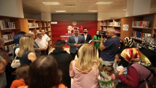Kütüphanede en çok kitap okuyan 100 kişiye 100 kitap verildi