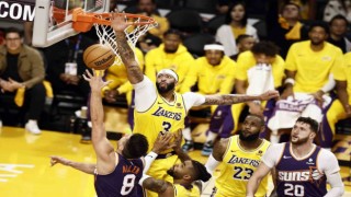 Lakers, Sunsı yenerek ilk galibiyetini aldı
