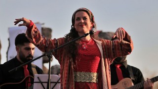 Macar sanatçı Tilla Török'ten tarihi Kastabala Antik Kenti’nde muhteşem konser
