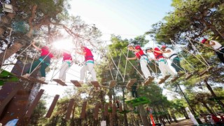 Macera parkurlarında eğlenceli ve adrenalin dolu anlar yaşadılar
