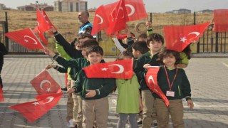 Malatyada 10 bin bayrak dağıtıldı
