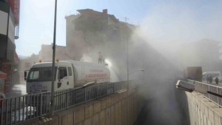 Malatyada ağır hasarlı binaların yıkımları sürüyor