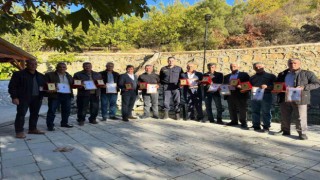 Malatyada emekliye ayrılan köy korucularına plaket