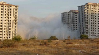 Malatyada yüksek katlı binaların patlayıcı ile yıkımı sürüyor