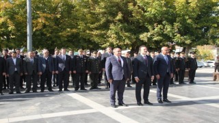 Malazgirtte 29 Ekim Cumhuriyet bayramı çelenk koyma töreni yapıldı