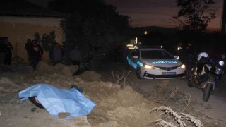 Manisada hafif ticari araç ile motosiklet kafa kafaya çarpıştı: 1 ölü, 1 yaralı