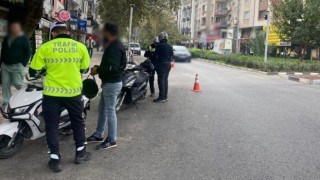 Manisada kasksız motosiklete binenlere ceza yağdı