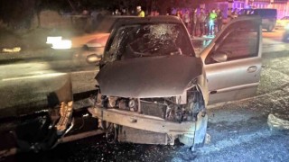 Manisada traktör ile otomobil çarpıştı: 4 yaralı