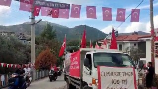 Marmarisin Bayrak dedesi Selimiye Mahallesine Atatürk büstü hediye etti