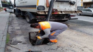 Melikgazide yağmur suyu kanalları periyodik olarak temizleniyor