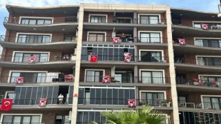 Menemende 100. yıl coşkusu: 100 bin bayrak sokak sokak dağıtılıyor