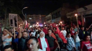 Mersinde 29 Ekim Cumhuriyet Bayramında fener alayına binlerce vatandaş katıldı