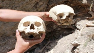 Mersinde definecilerin tahrip ettiği tarihi yerlerde insan kemikleri çıktı