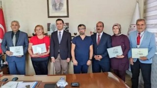 Meslekte 25 yılını dolduranlara teşekkür belgesi verildi
