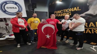 Milli sporcu Hayrettin Sönmez Cumhuriyetin 100. yılında 111 ton ağırlık kaldırarak rekor kırdı