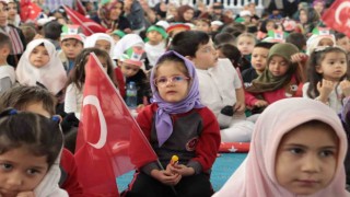 Minik ellerini ‘Filistin için semaya açtılar
