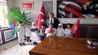 Minik Kuran kursu öğrencilerinden Filistine destek
