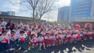 Minik öğrencilerden 29 Ekim Cumhuriyet Bayramı kutlaması