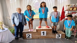 Minik yelkenciler zafer için yarıştı