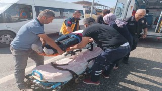 Motosiklet ile kamyon çarpıştı: 1 yaralı