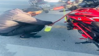 Motosiklet sürücüsünden ilginç yöntem: Bedava benzin topladı