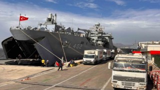 MSB: “TCG Bayraktar amfibi gemimiz insani yardım malzemelerini Libyaya ulaştırdı