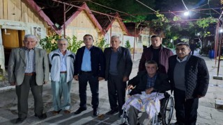 Muhtarlar Gününde mahallesinde görev yapmış eski muhtarları bir araya getirdi