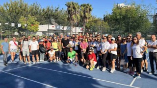 Muratpaşada tenis turnuvası başladı