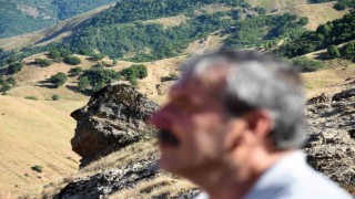 Muşta Ovaya Bakan Adam kaya taşı görenleri hayran bırakıyor
