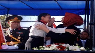 Mutluluk gözyaşlarını ‘devlet ana sildi