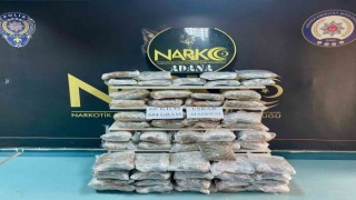 Narkotik polisleri saman yüklü çuvalların içerisine gizlenmiş 66 kilogram esrar ele geçirdi