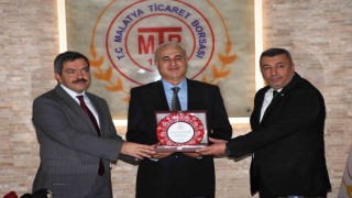 Ödül alan ‘Malatya Kayısısı kitabında emeği geçenlere plaket